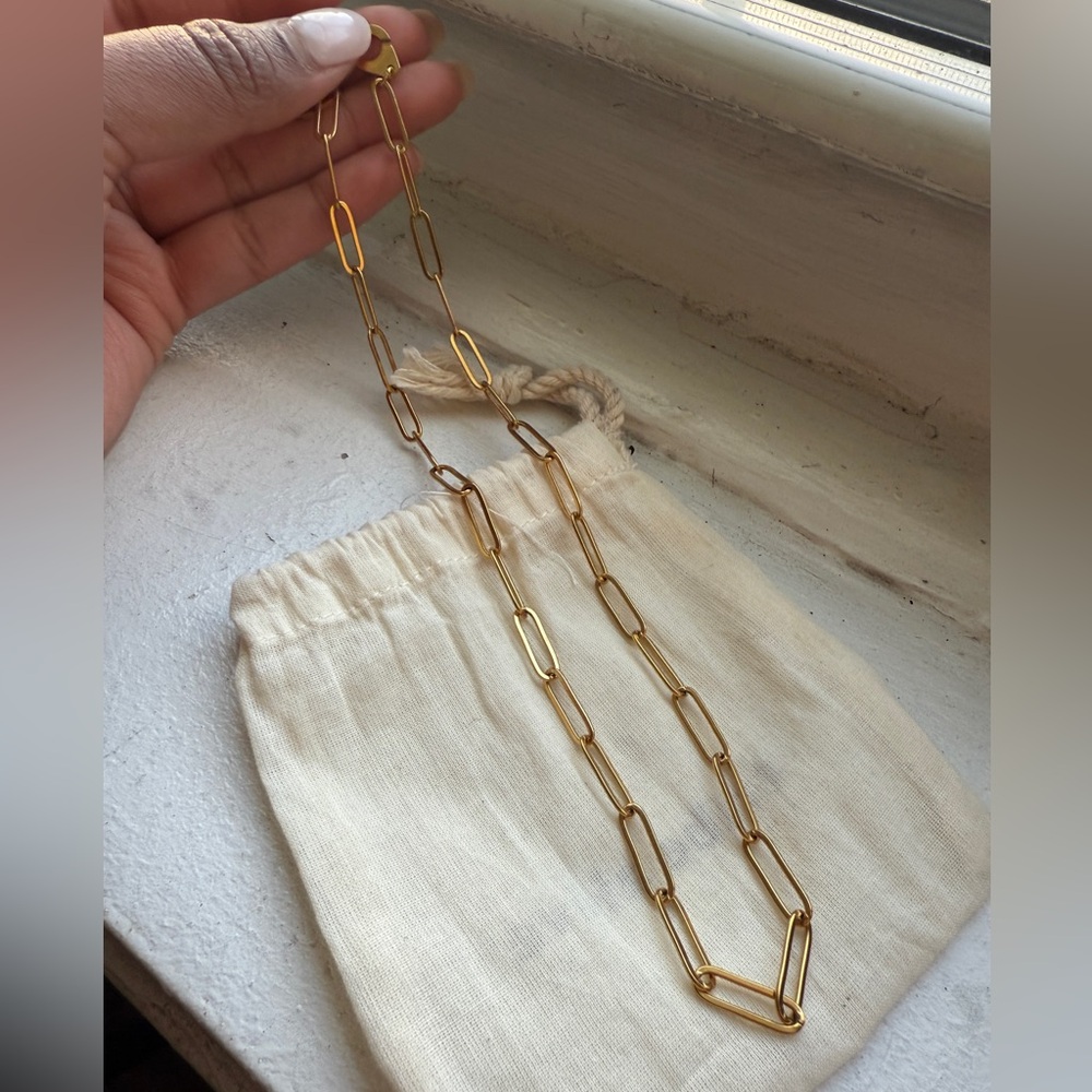 Gold paperclip necklace! Super cute